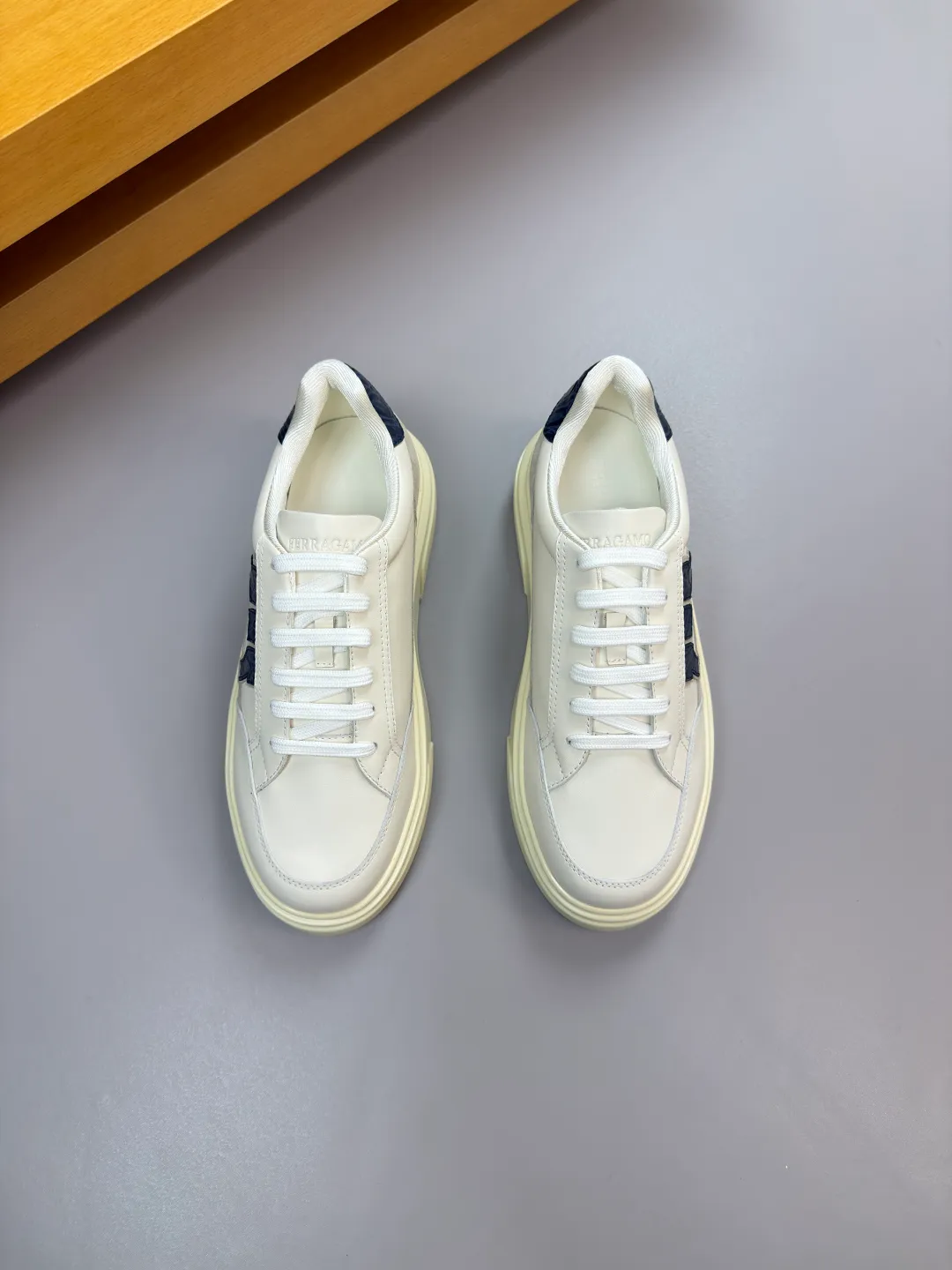 Men's men's shoes 💰440 [New style] 🏃‍♂️🏃‍♂️[Ferragamo] Ferragamo - High-end quality original order·Casual sports shoes -Upper: 🔝Nappa calfskin, suede calfskin, shoe body. Sewing brand totem, tongue air pressure brand logo -Inner: water-dyed cowhide -Outsole: ultra-light TPU foam rubber; molded outsole -Ultra-high quality control and fine workmanship: outstanding (high-end, extravagance, grade) -Size: 38-45 (46, can be customized)